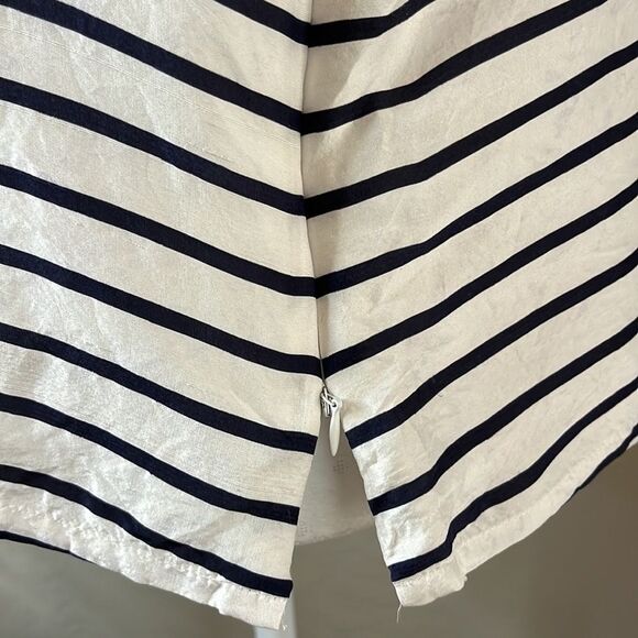 ISC 100% silk black and white horizontal striped top. Size medium. Sleeveless. - Picture 3 of 10